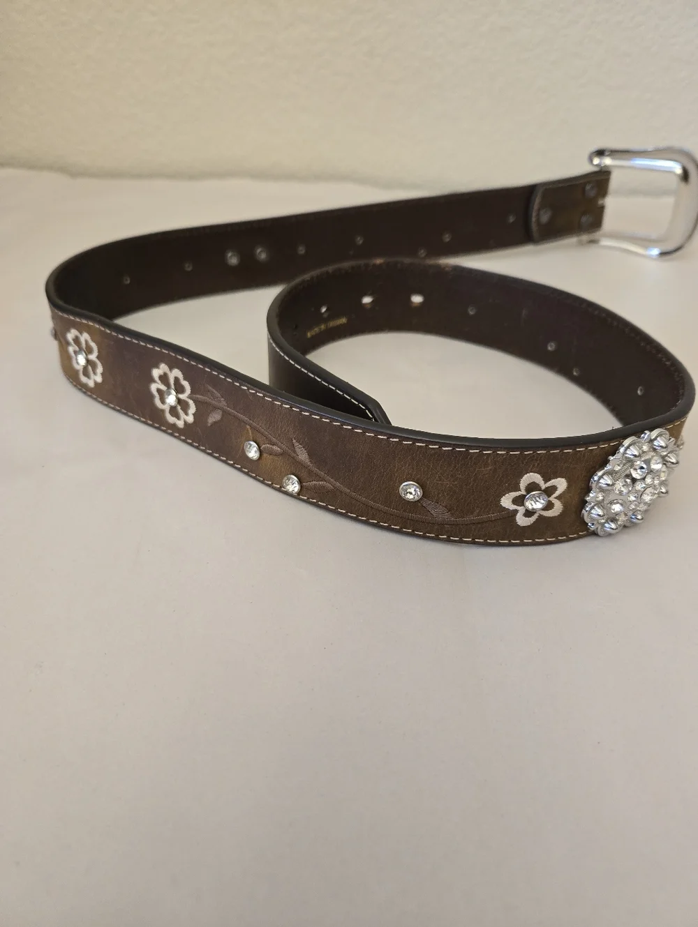 Ariat Women's Floral Rhinestone Concho Belt Sz M Genuine Leather Cowgirl Western